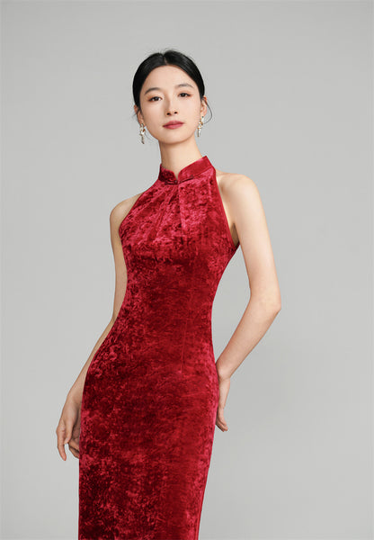 Roter Neckholder-Qipao aus Samt