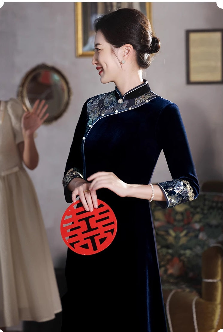 Traditionelles chinesisches Cheongsam-Qipao-Kleid aus Samt mit Stehkragen und langen Ärmeln