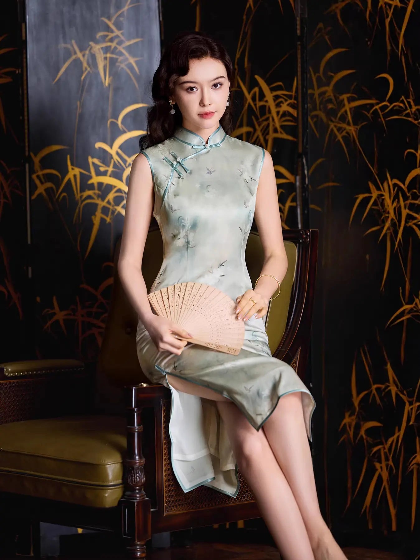Sage Green Modern  Sleeveless Silk Qipao
