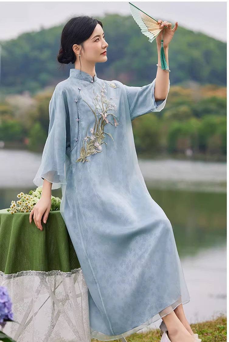 Model in blue Organza Embroidered Gauze Loose Cheongsam Qipao Dress sitting