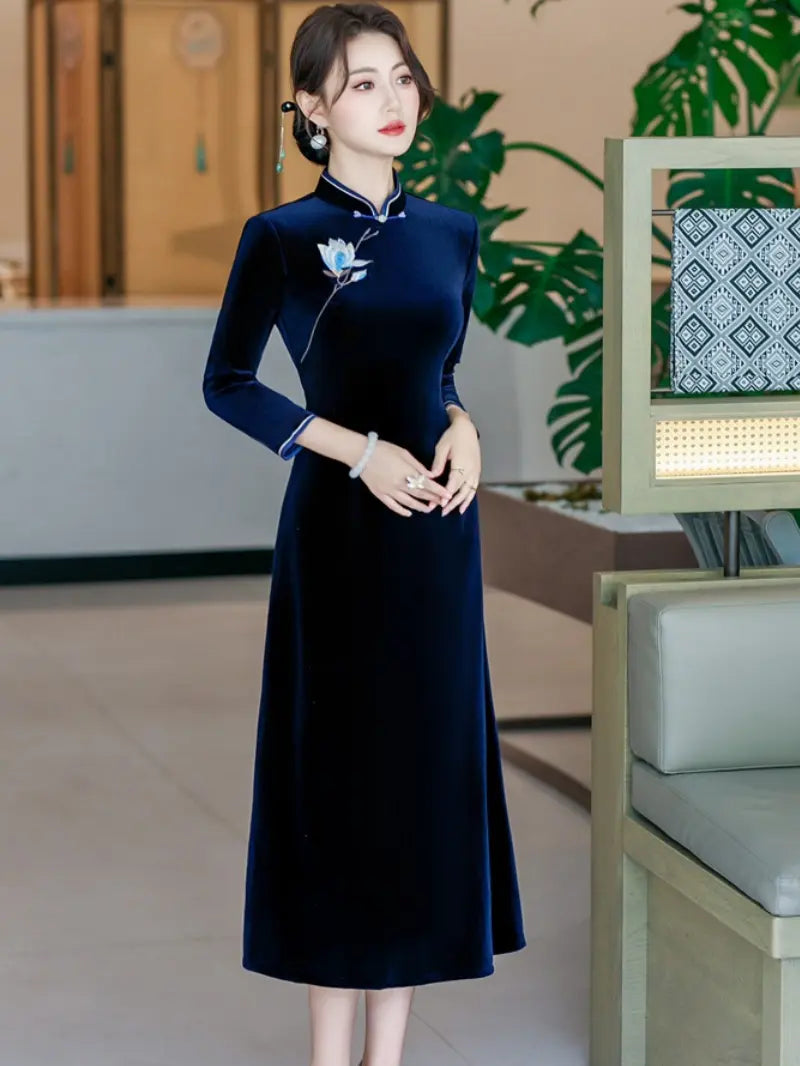 Midnight Blue Long Sleeve A Line Velvet Qipao With Foral Embroidery