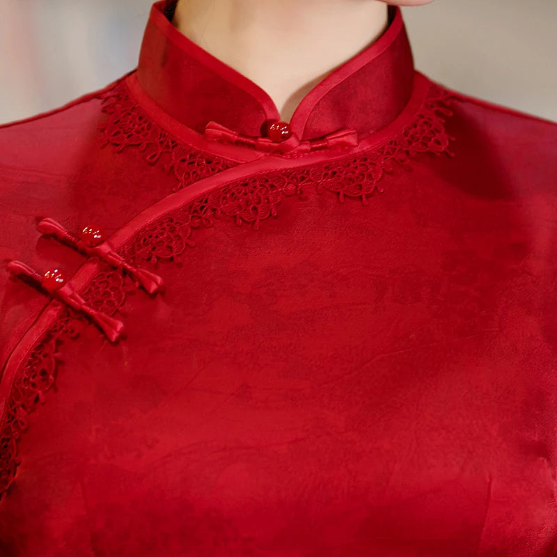 Robe longue Qipao Cheongsam à fleurs rouges avec bordure en dentelle