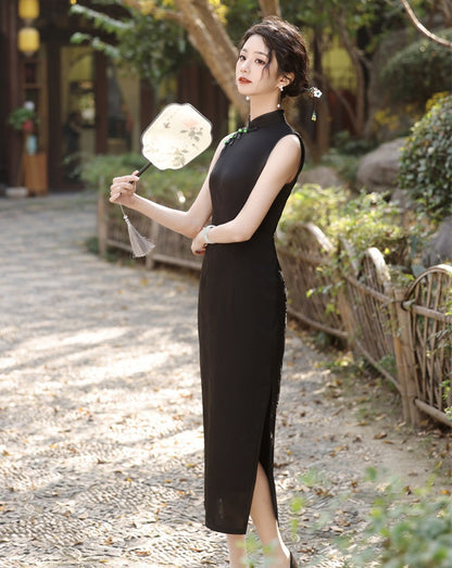 Model in black sleeveless qipao cheongsam dress standing