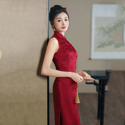 model in red sleeveless qipao cheongsam dress side