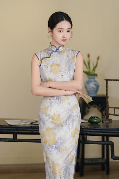 Ärmelloses Qipao-Kleid mit Blumenmuster | Goldenes Blütenblatt