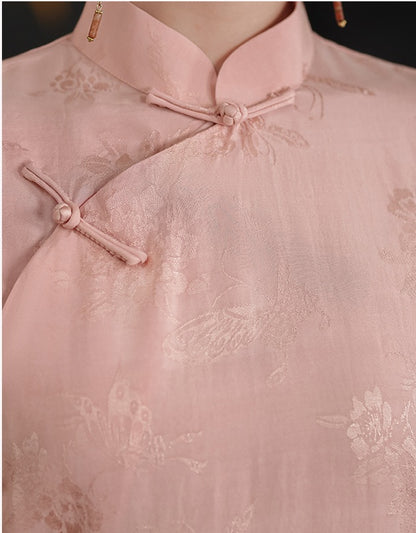 Rosa Jacquard-Qipao-Kleid mit Schmetterling und Pfingstrose