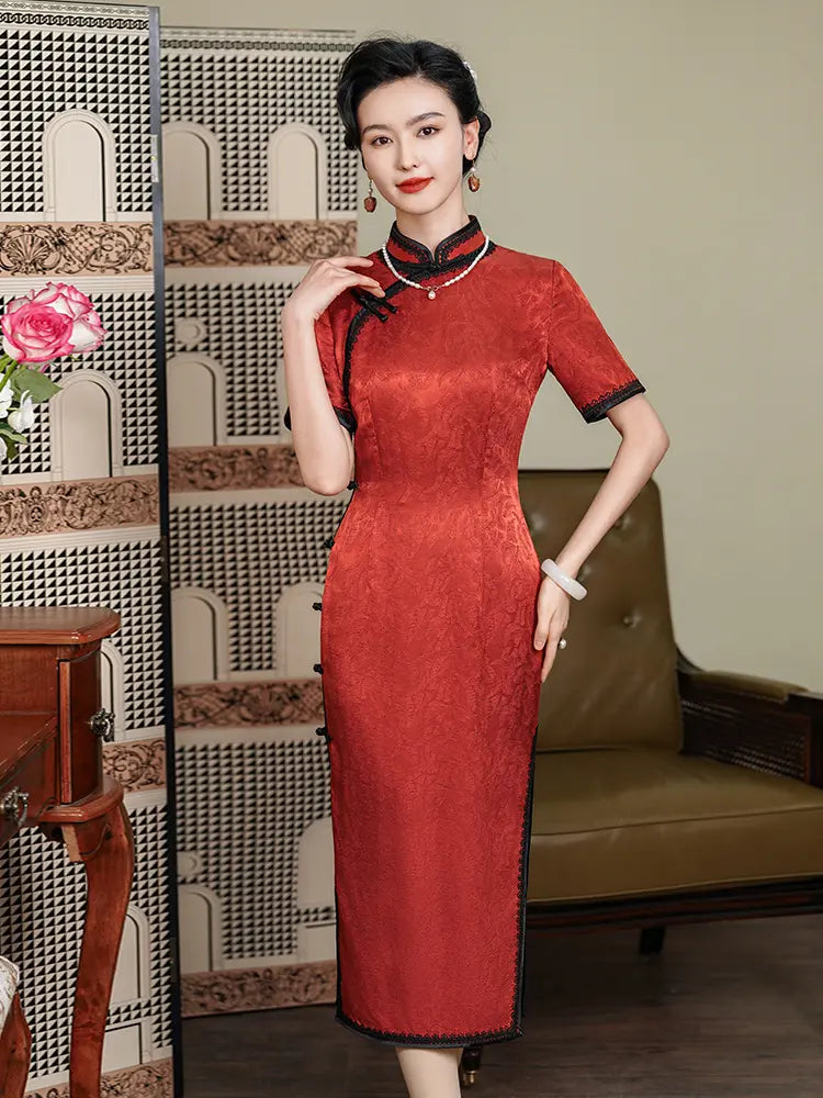 Robe chinoise rouge - Qipao en jacquard floral en soie de mûrier