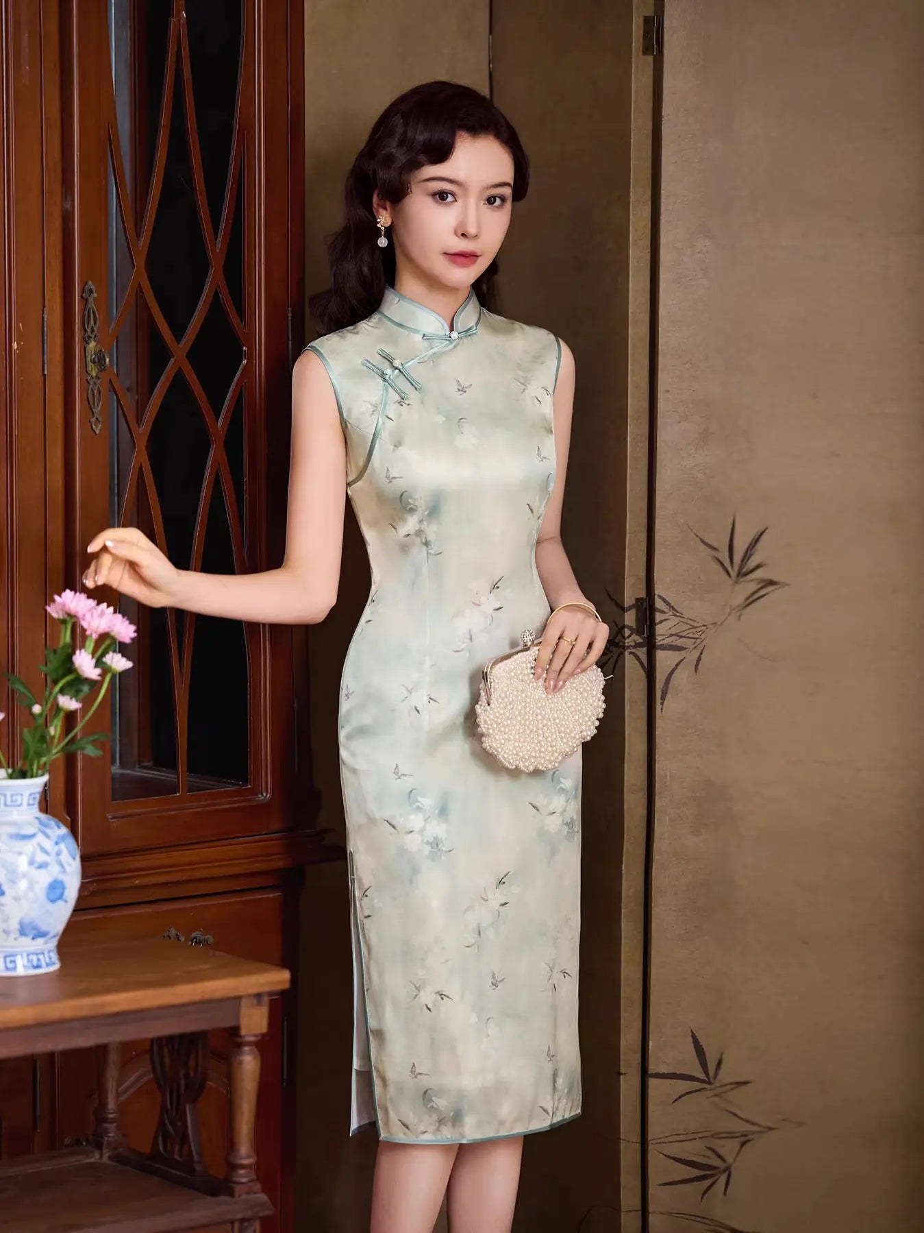Sage Green Modern  Sleeveless Silk Qipao