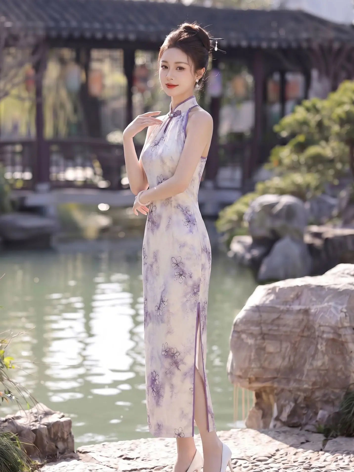 Robe Qipao violette moderne à col halter et imprimé floral jacquard
