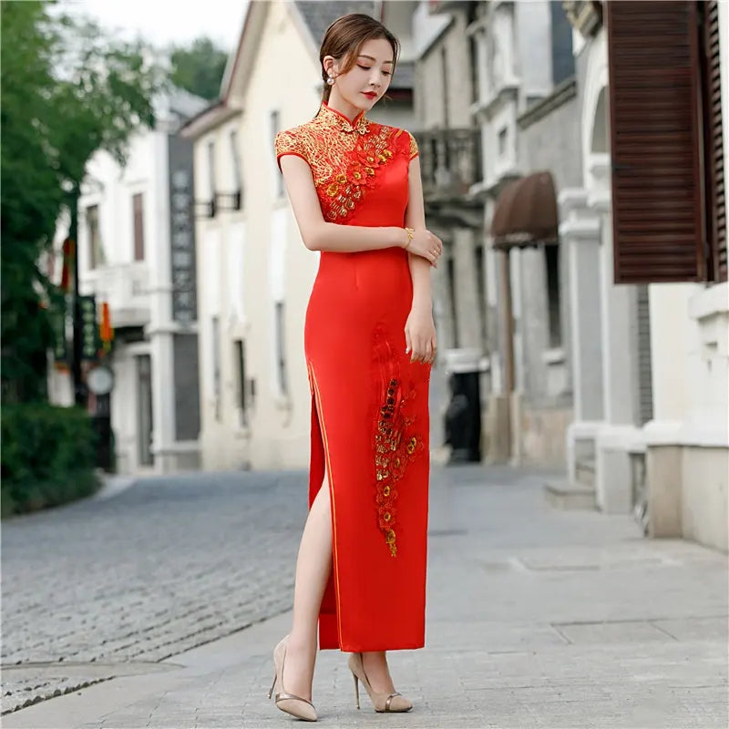 Red Bridal Qipao Cheongsam with Golden Flowers Red Bridal Qipao Cheongsam with Golden Flowers