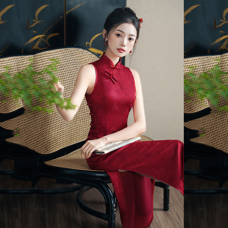 model in red sleeveless qipao cheongsam dress sitting