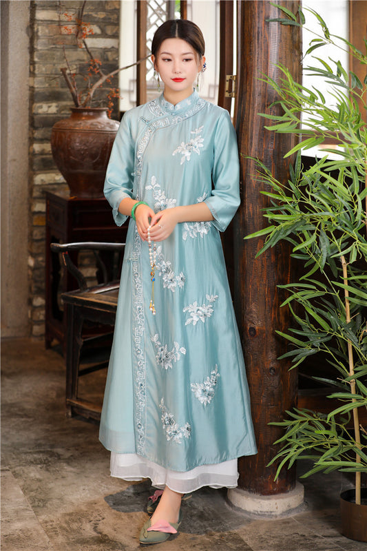 Model in blue floral chinese loose qipao cheongsam dress 