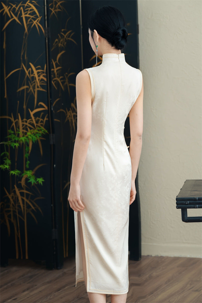 Model in White Floral Jacquard Sleeveless Qipao Cheongsam Dress back