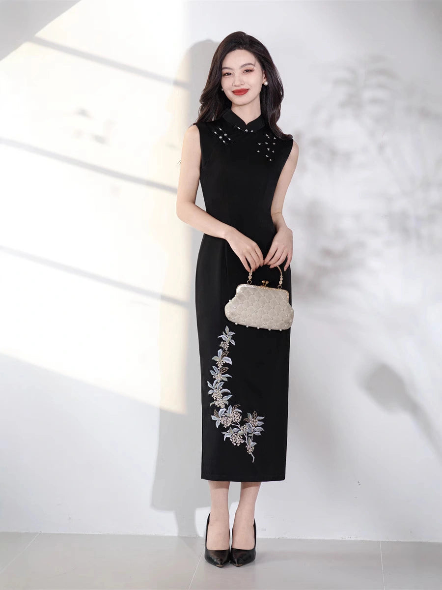 Robe Qipao moderne noire sans manches avec broderie florale