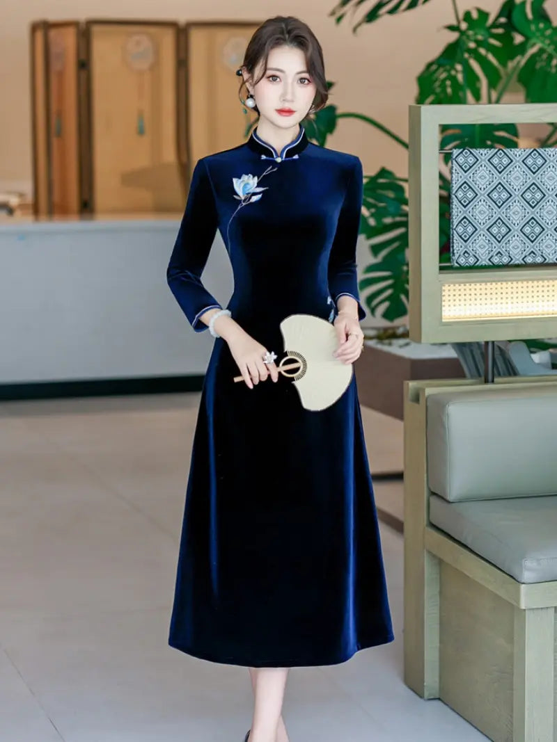 Midnight Blue Long Sleeve A Line Velvet Qipao With Foral Embroidery