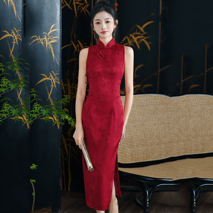 model in red sleeveless qipao cheongsam dress standing