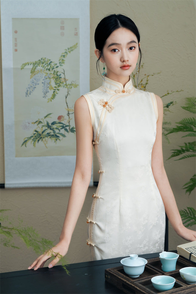 Model in White Floral Jacquard Sleeveless Qipao Cheongsam Dress making tea