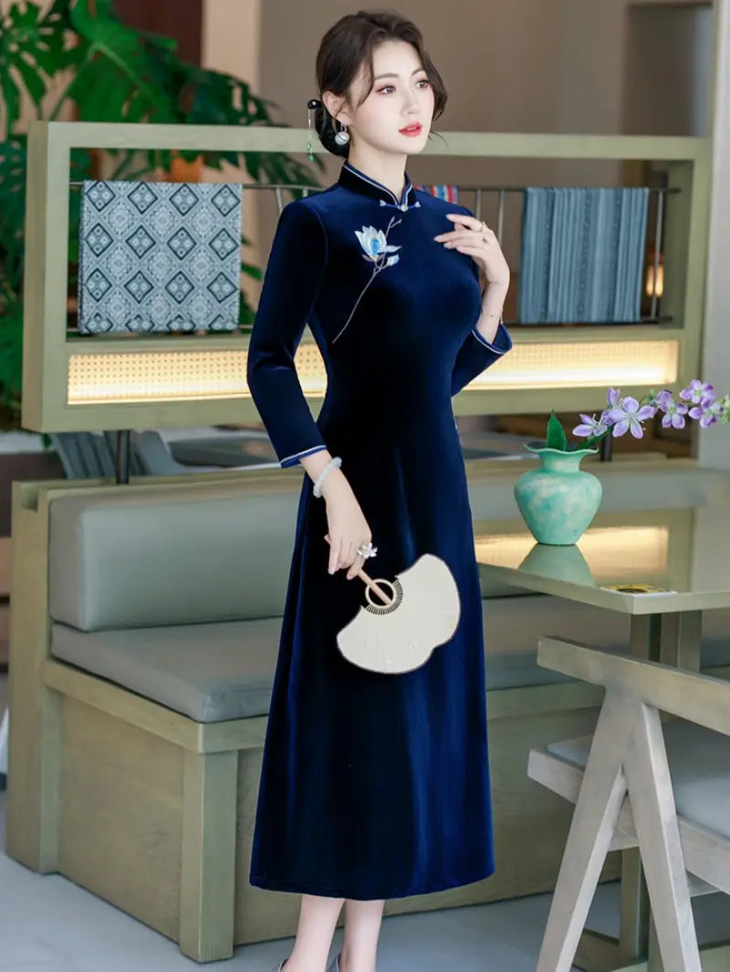 Midnight Blue Long Sleeve A Line Velvet Qipao With Foral Embroidery