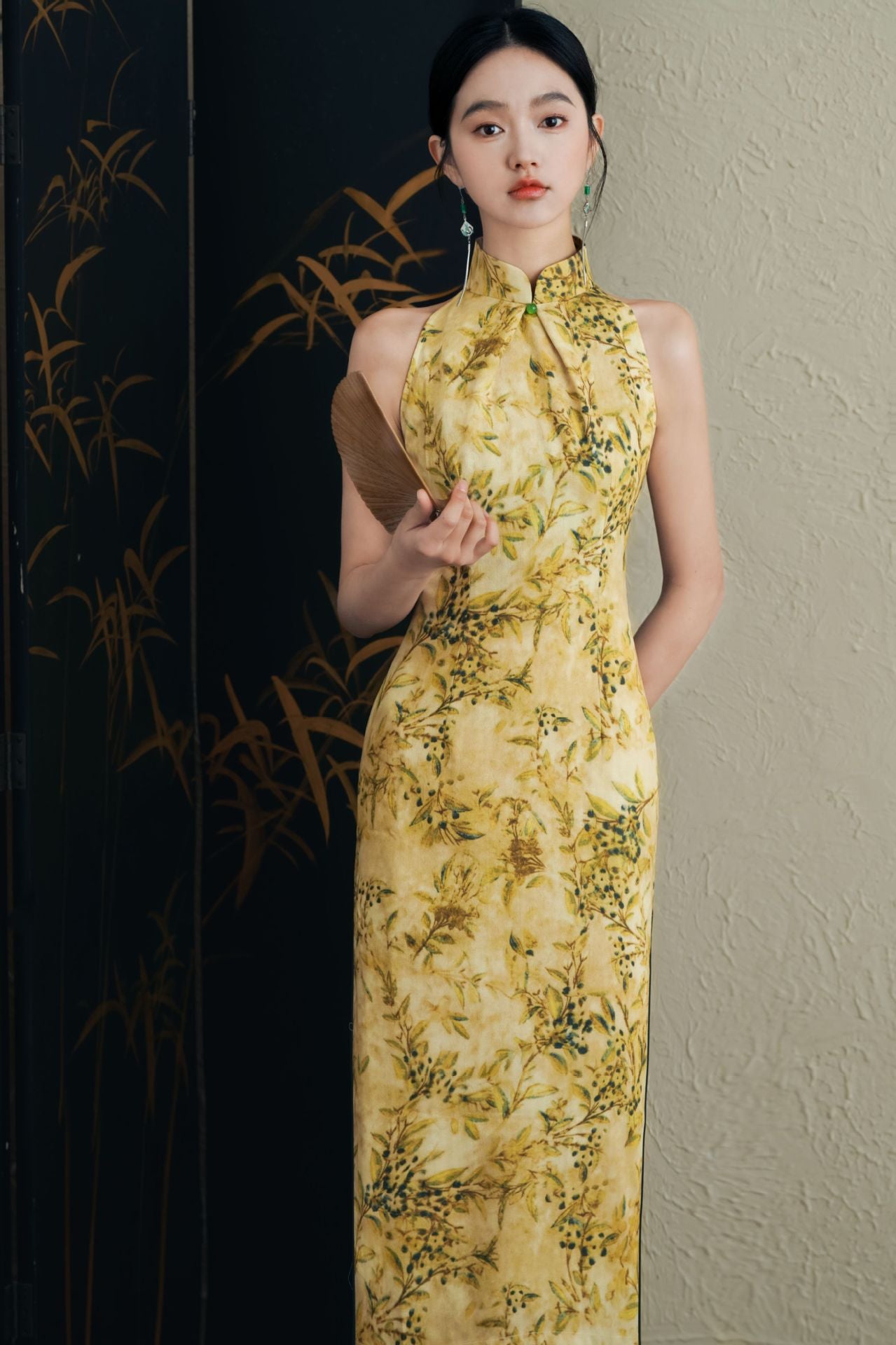 Robe Qipao Midi Cheongsam à Fleurs Jaune Radieuse à Col Halter