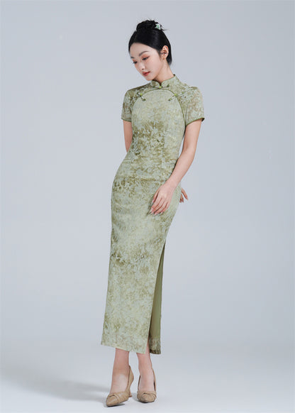 Robe Qipao fleurie verte en sourdine