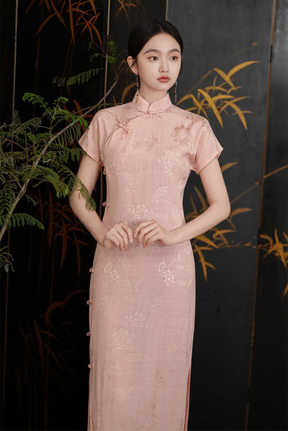 Rosa Jacquard-Qipao-Kleid mit Schmetterling und Pfingstrose