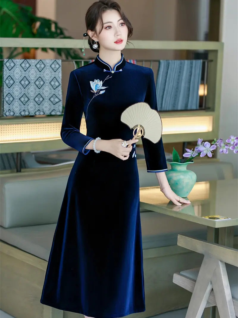 Midnight Blue Long Sleeve A Line Velvet Qipao With Foral Embroidery