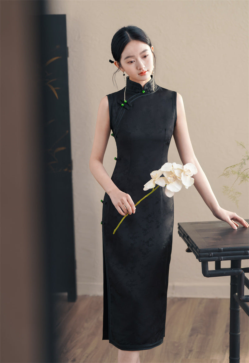 Model in black Floral Jacquard Sleeveless Qipao Cheongsam Dress