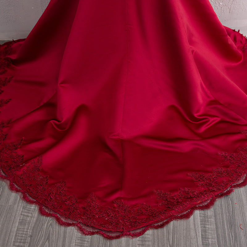 Model in Red bridal qipao cheongsam  train detial