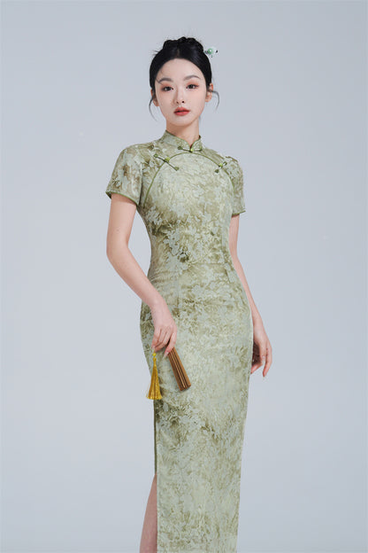 Robe Qipao fleurie verte en sourdine