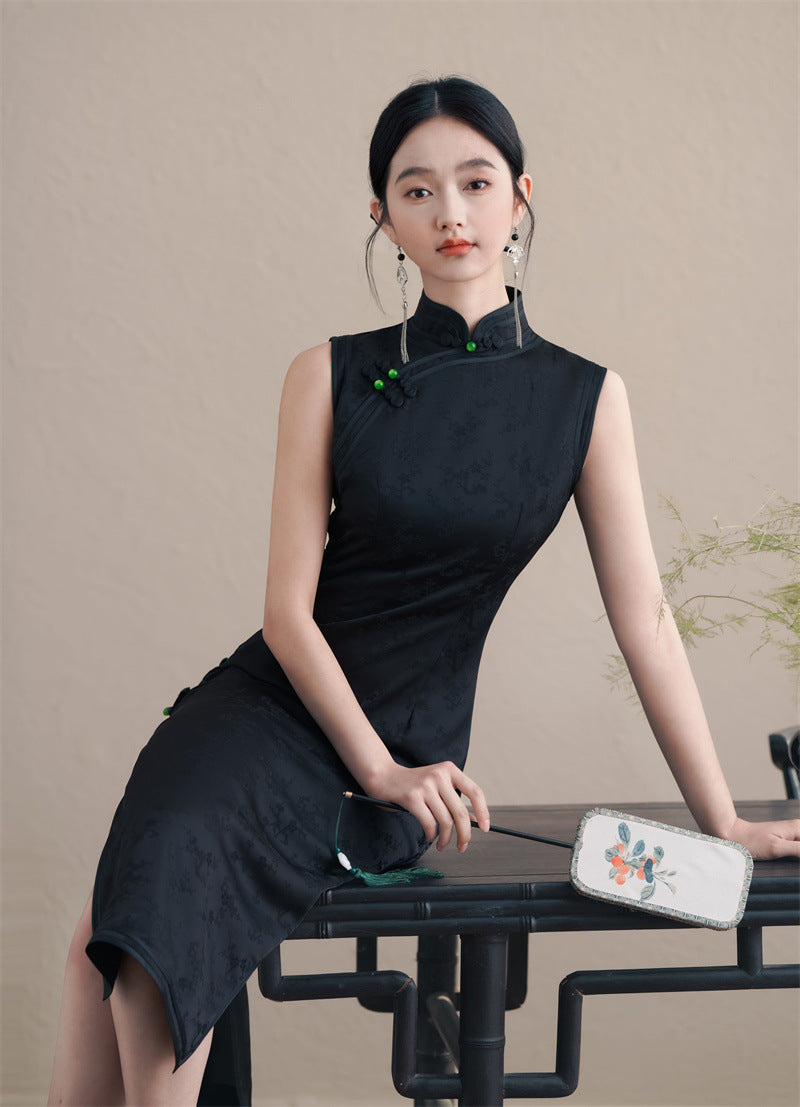 Model in black Floral Jacquard Sleeveless Qipao Cheongsam Dress sitting