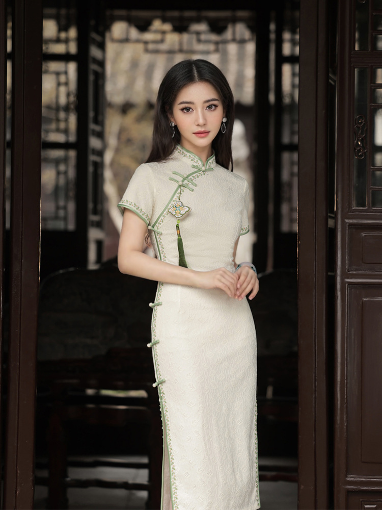 Cheongsam Qipao en dentelle verte et blanche | Daisy