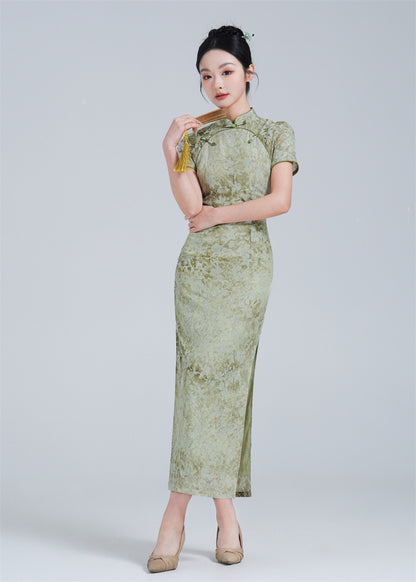 Robe Qipao fleurie verte en sourdine