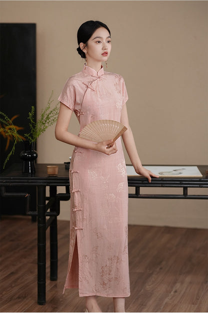 Rosa Jacquard-Qipao-Kleid mit Schmetterling und Pfingstrose