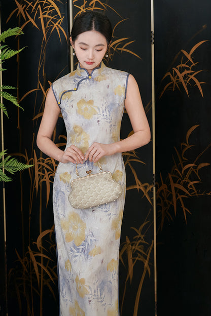 Ärmelloses Qipao-Kleid mit Blumenmuster | Goldenes Blütenblatt
