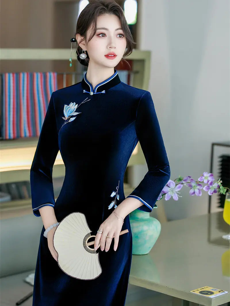 Midnight Blue Long Sleeve A Line Velvet Qipao With Foral Embroidery