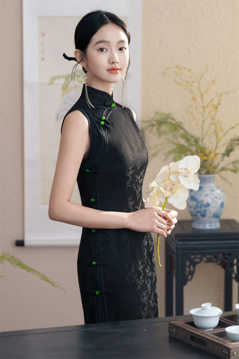 Model in black Floral Jacquard Sleeveless Qipao Cheongsam Dress side