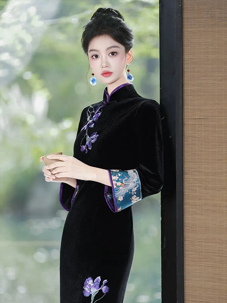 Black Long Sleeves Velvet Qipao With Purple Flowers