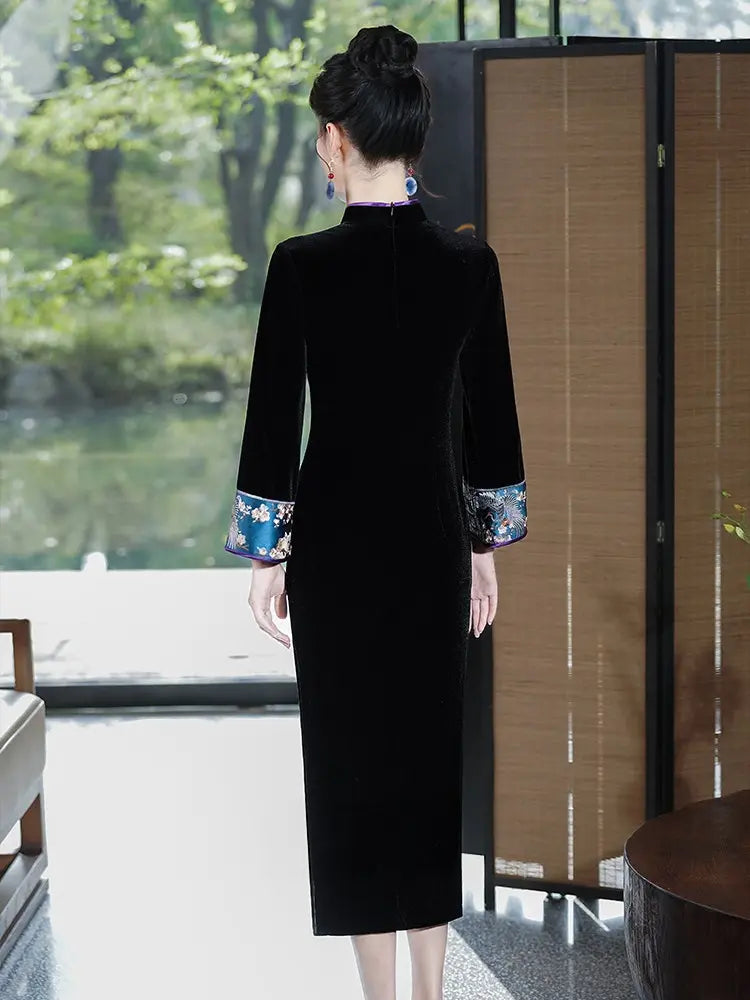Black Long Sleeves Velvet Qipao With Purple Flowers