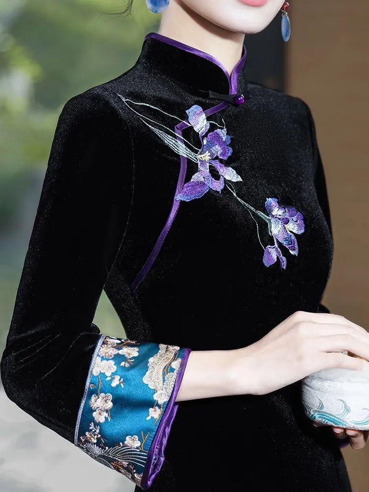 Black Long Sleeves Velvet Qipao With Purple Flowers