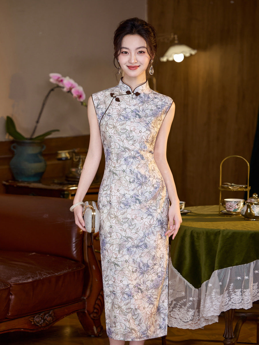  Classic Chinese sleeveless cheongsam  design features an intricate floral pattern