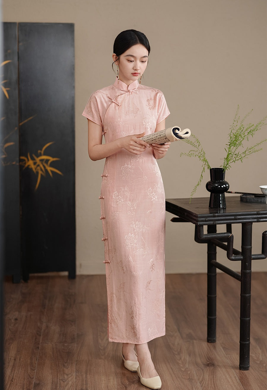 Elegant Pink Butterfly Jacquard Qipao – Traditional Full-Front Closure Cheongsam for Formal & Cultural Occasions