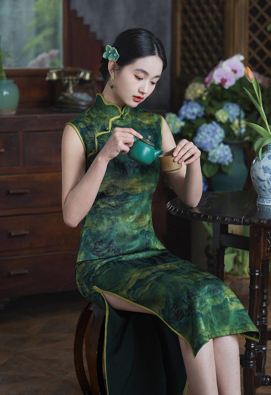 Green Sleeveless Modern high-slit cheongsam gown
