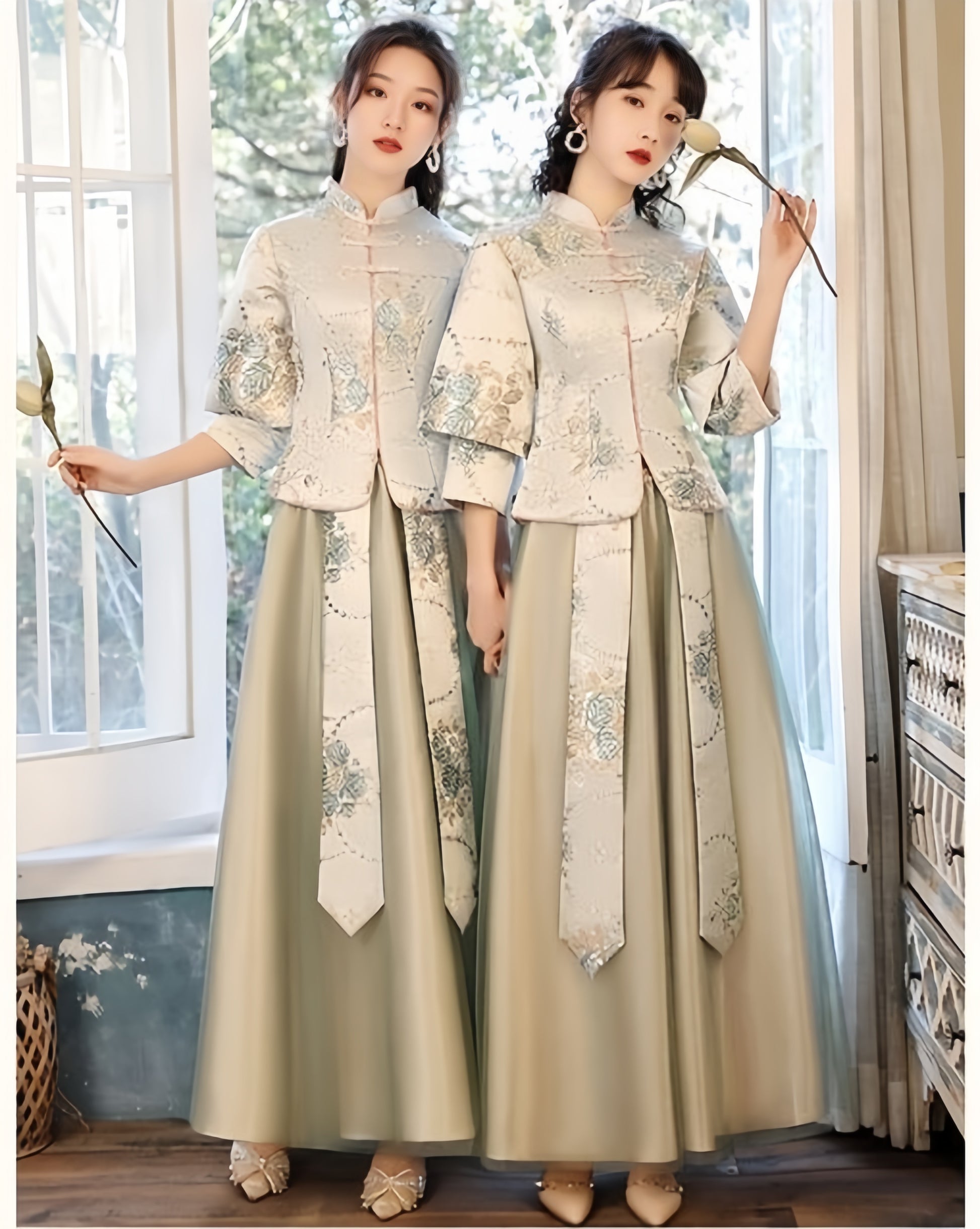 2 chinese girl in Green floral Bridesmaid Qipao  Dress