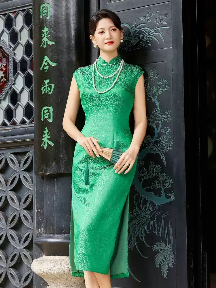 A chinese girl in green sleeveless silk qi pao dress