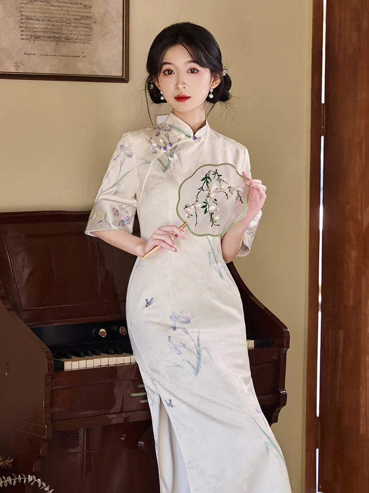 Woman in a traditional Chinese Ivory Floral Jacquard Qipao cheongsam Dress with Embroidery dress standing in front of a piano.