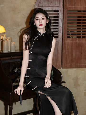 Schwarzes strukturiertes ärmelloses Qipao-Kleid