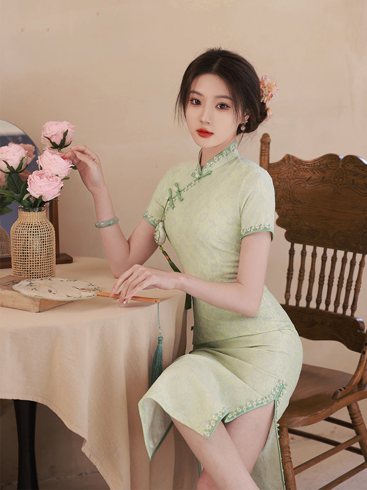 Cheongsam Qipao en dentelle verte et blanche | Daisy