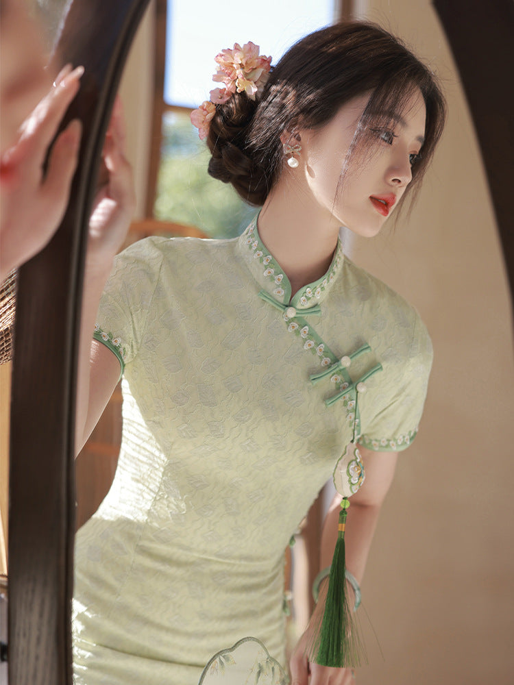 Cheongsam Qipao en dentelle verte et blanche | Daisy
