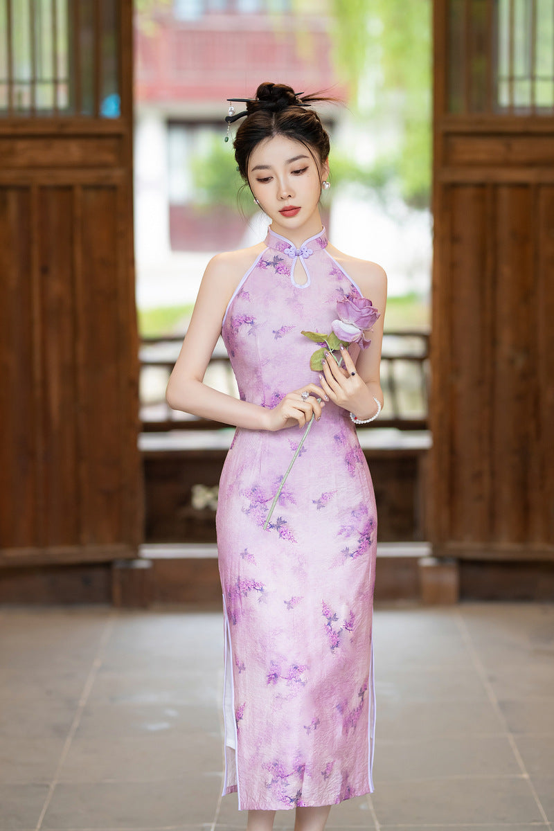 Lila Neckholder-Qipao-Kleid mit Blumenmuster