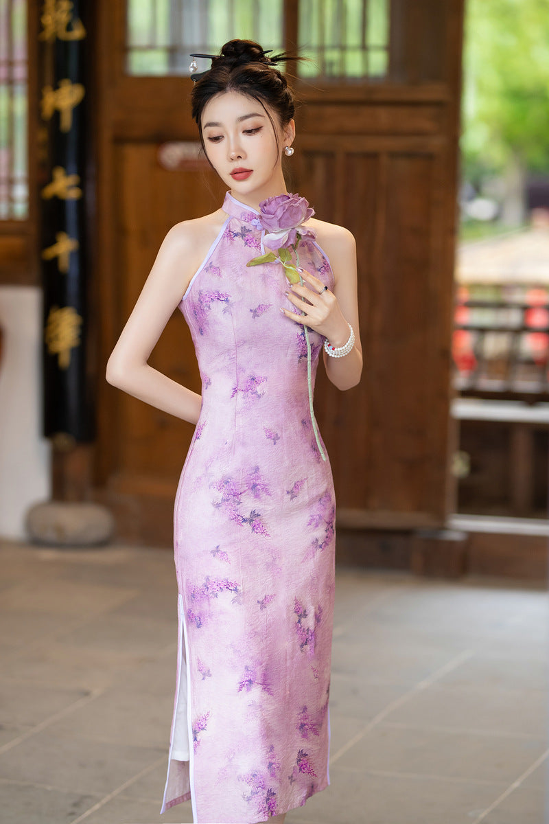 Lila Neckholder-Qipao-Kleid mit Blumenmuster